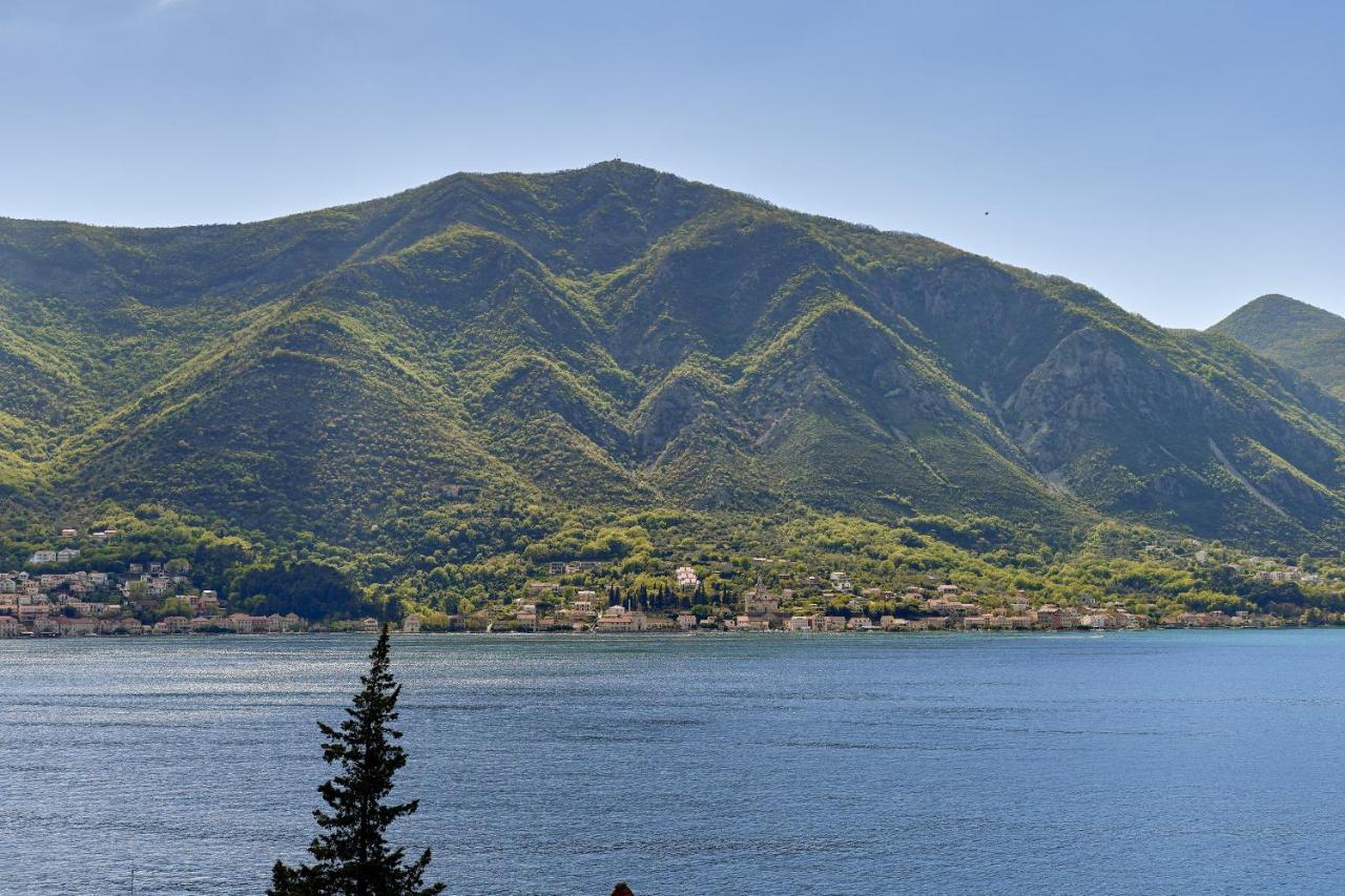 Apartment Noa With Sea View Kotor Eksteriør billede