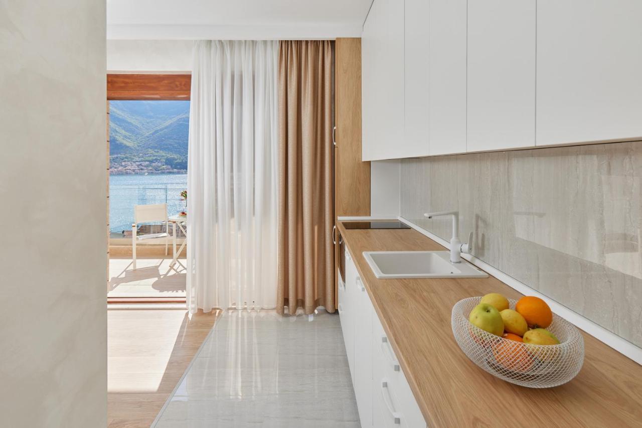 Apartment Noa With Sea View Kotor Eksteriør billede